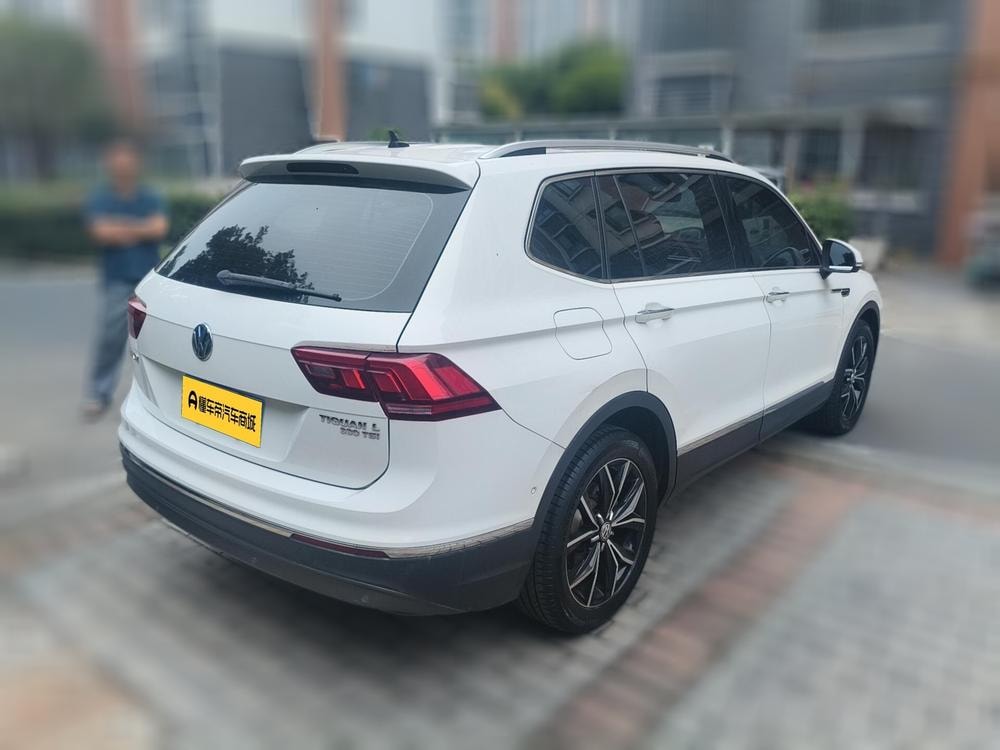 Volkswagen Tiguan L 2020 — фото автомобиля 1