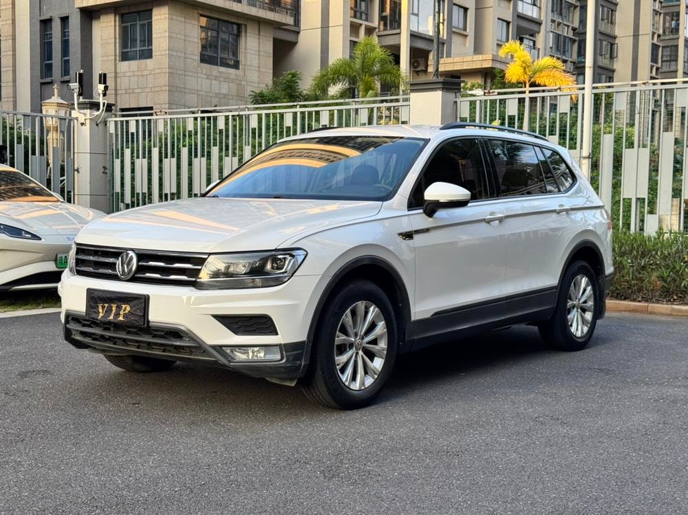 Volkswagen Tiguan L 2017 — фото автомобиля