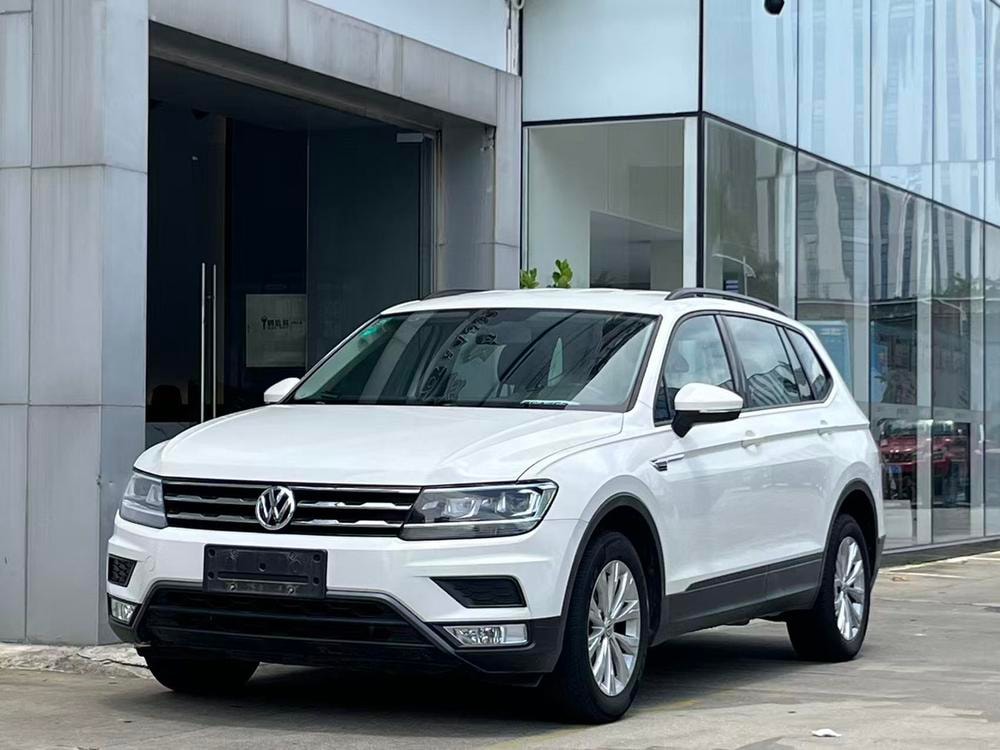 Volkswagen Tiguan L 2017 — фото автомобиля