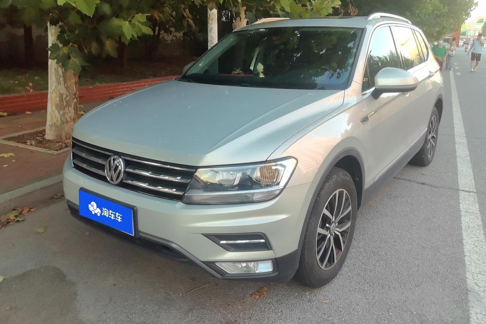 Volkswagen Tiguan L 2018 — фото автомобиля 1