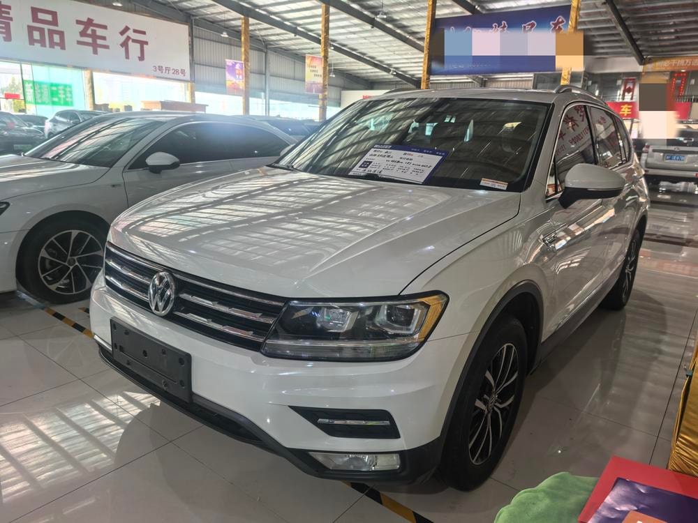 Volkswagen Tiguan L 2017 — фото автомобиля