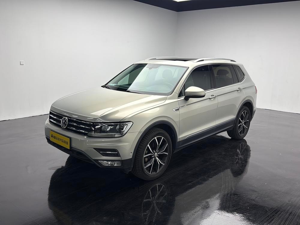 Volkswagen Tiguan L 2019 — фото автомобиля 1