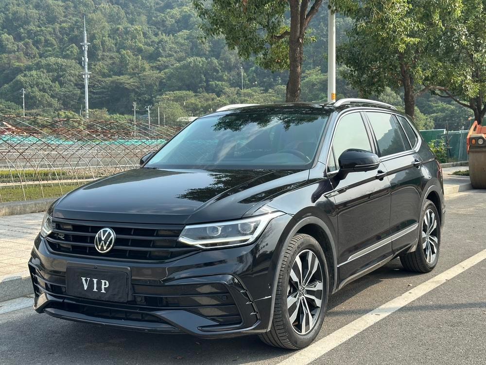 Volkswagen Tiguan L 2022 — фото автомобиля 1