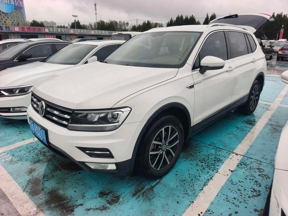 Volkswagen Tiguan L 2018 — фото автомобиля