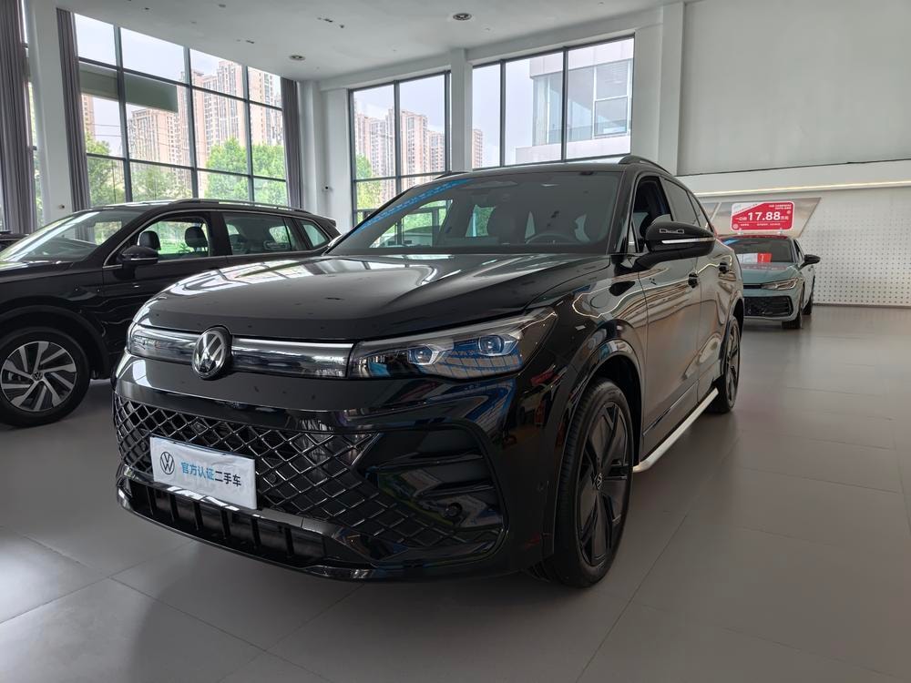 Volkswagen Tiguan L 2024 — фото автомобиля