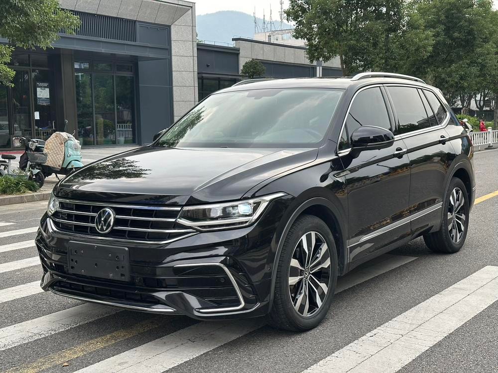 Volkswagen Tiguan L 2022 — фото автомобиля