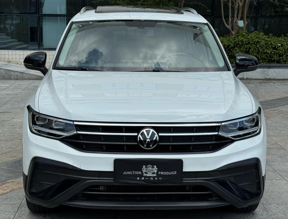 Volkswagen Tiguan L 2024 — фото автомобиля