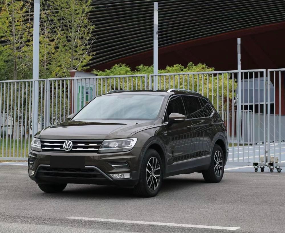 Volkswagen Tiguan L 2018 — фото автомобиля