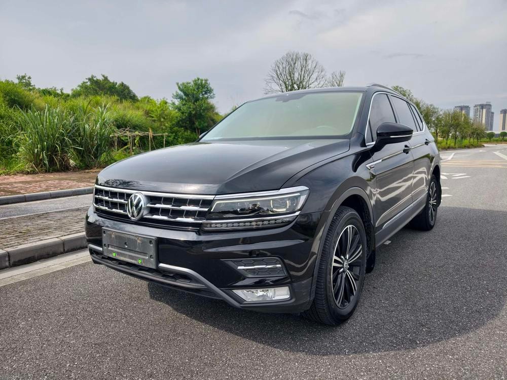 Volkswagen Tiguan L 2017 — фото автомобиля