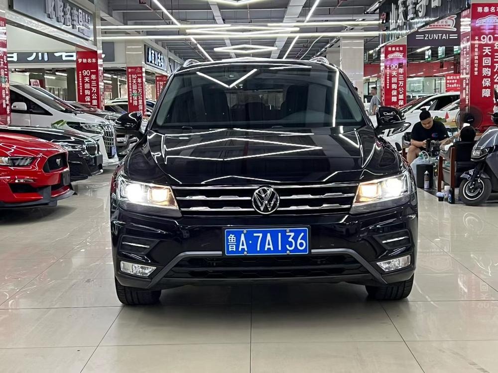 Volkswagen Tiguan L 2021 — фото автомобиля 1