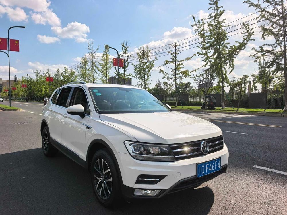 Volkswagen Tiguan L 2017 — фото автомобиля