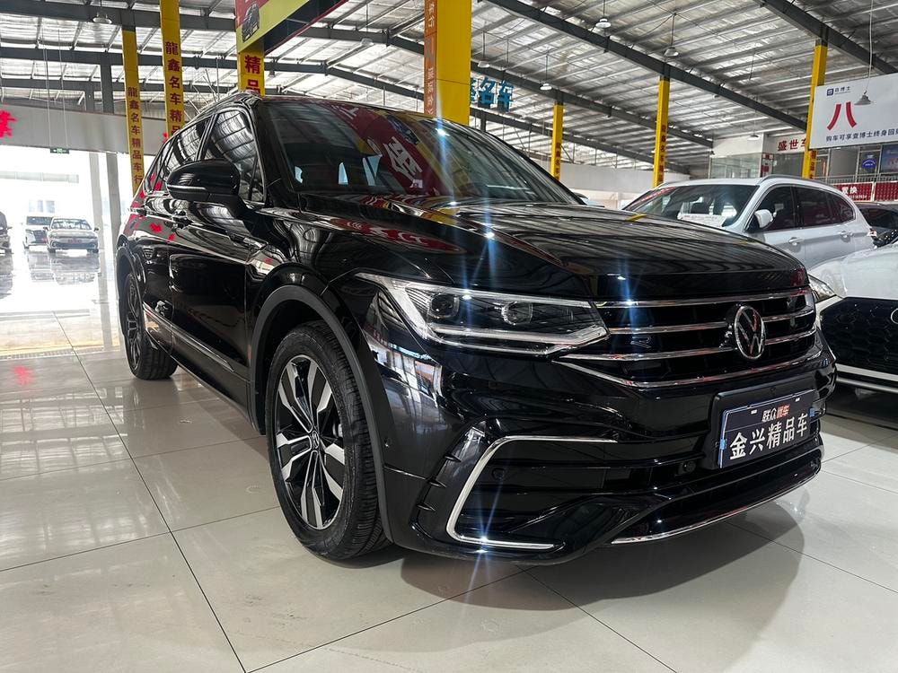 Volkswagen Tiguan L 2022 — фото автомобиля