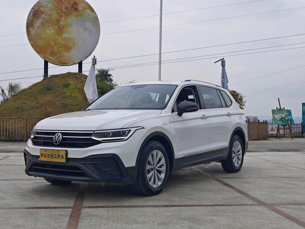 Volkswagen Tiguan L 2024 — фото автомобиля