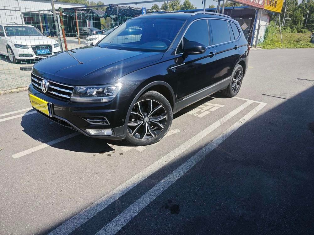 Volkswagen Tiguan L 2019 — фото автомобиля 1