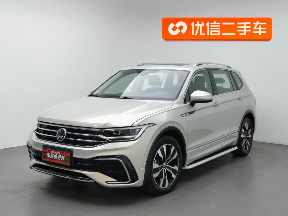 Volkswagen Tiguan L 2023 — фото автомобиля 1