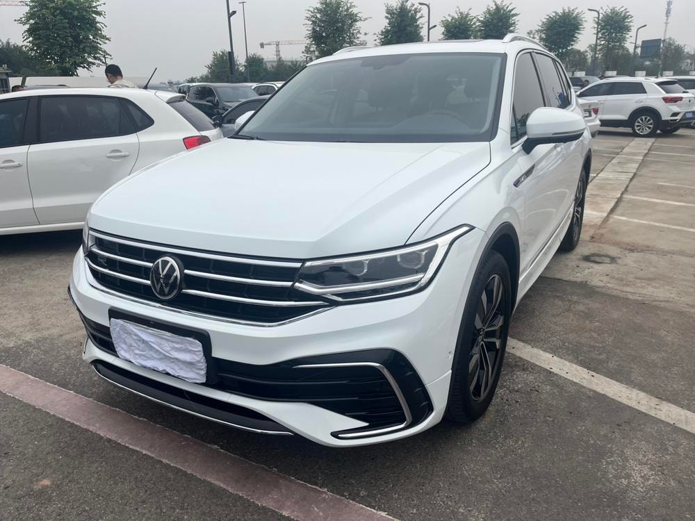 Volkswagen Tiguan L 2024 — фото автомобиля