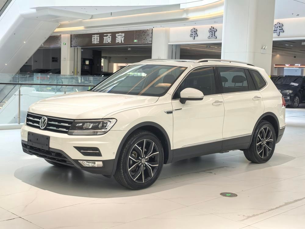 Volkswagen Tiguan L 2019 — фото автомобиля 1