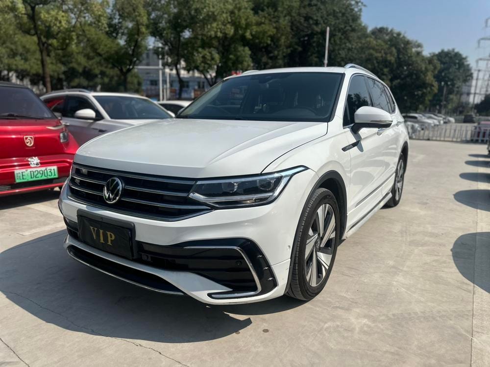 Volkswagen Tiguan L 2023 — фото автомобиля