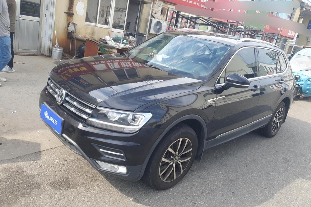 Volkswagen Tiguan L 2018 — фото автомобиля 1