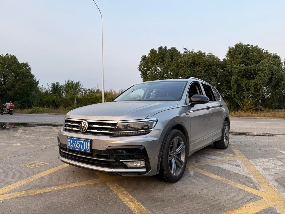 Volkswagen Tiguan L 2020 — фото автомобиля 1