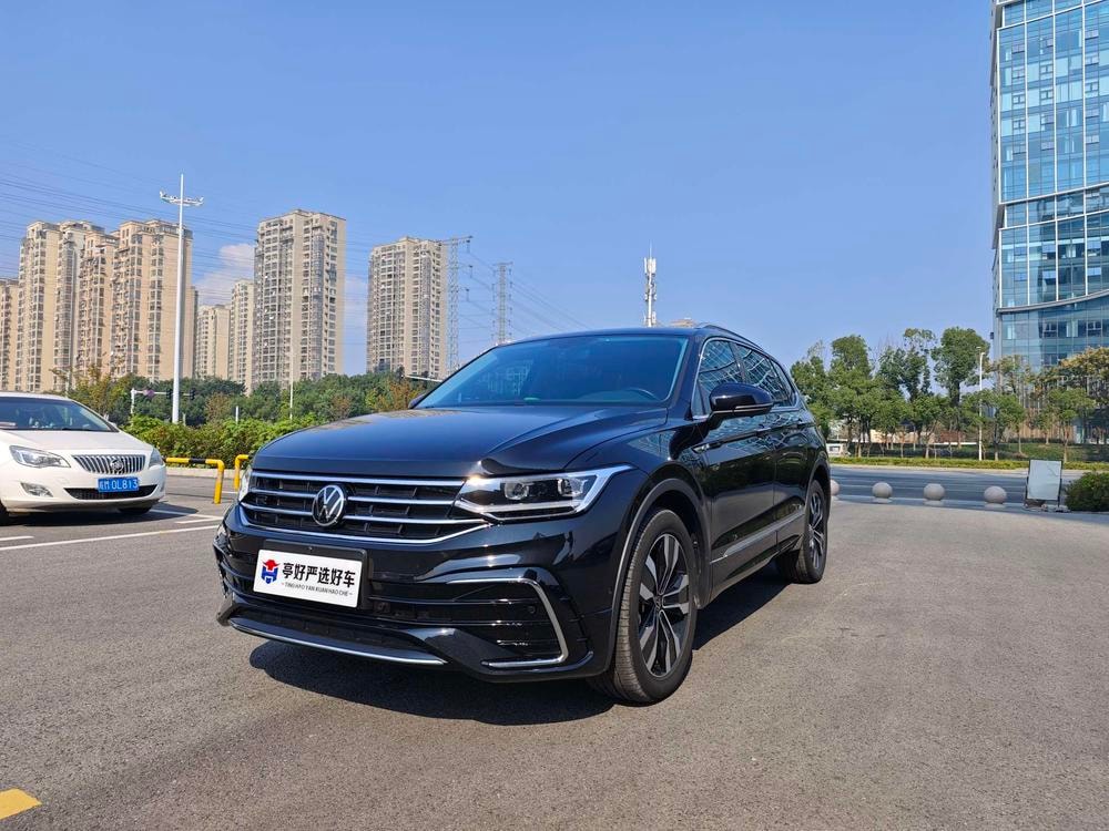 Volkswagen Tiguan L 2024 — фото автомобиля