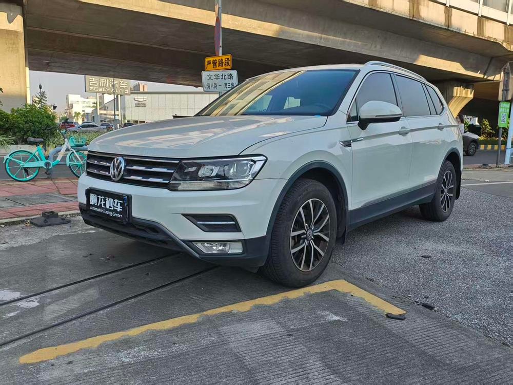 Volkswagen Tiguan L 2018 — фото автомобиля