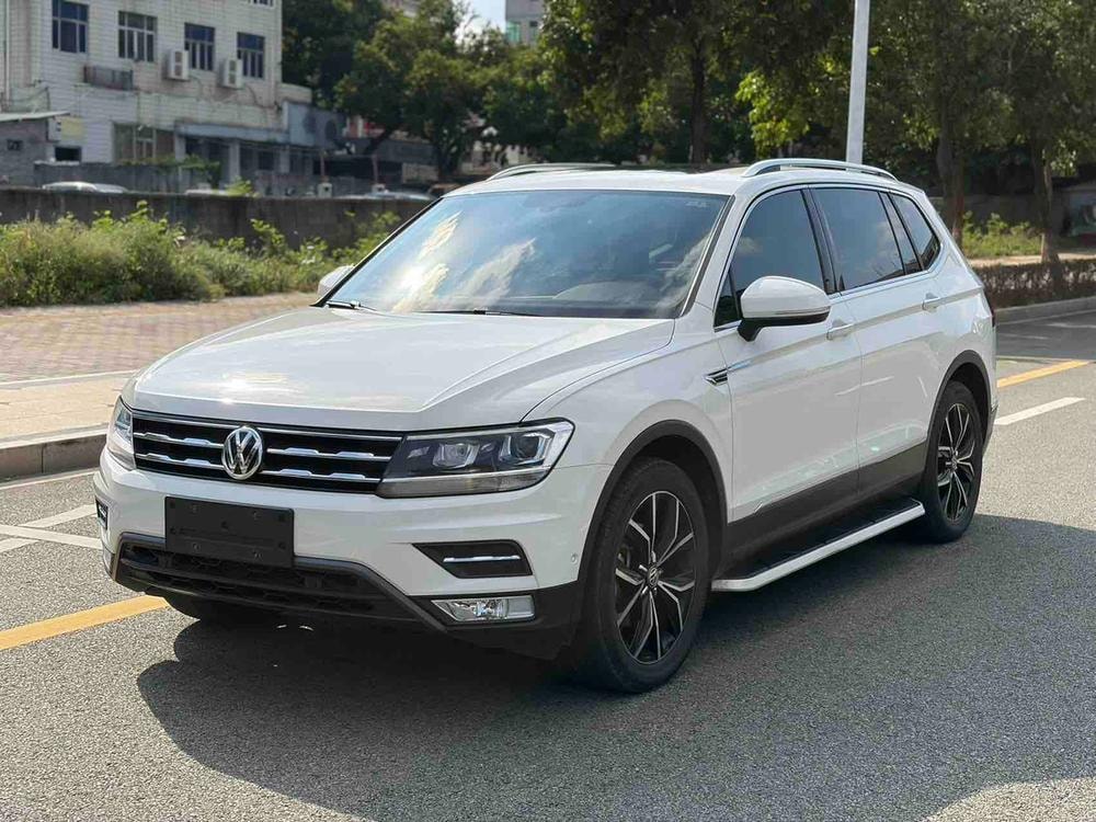 Volkswagen Tiguan L 2019 — фото автомобиля 1