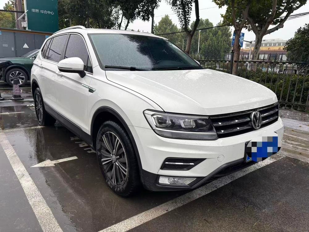 Volkswagen Tiguan L 2020 — фото автомобиля