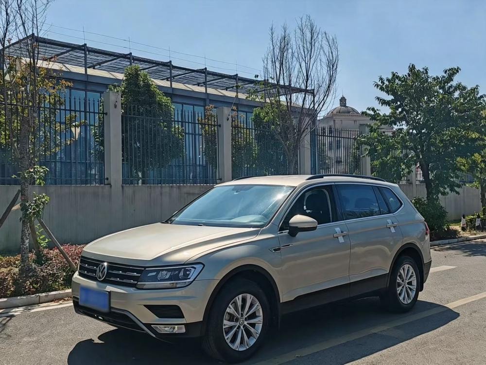 Volkswagen Tiguan L 2018 — фото автомобиля