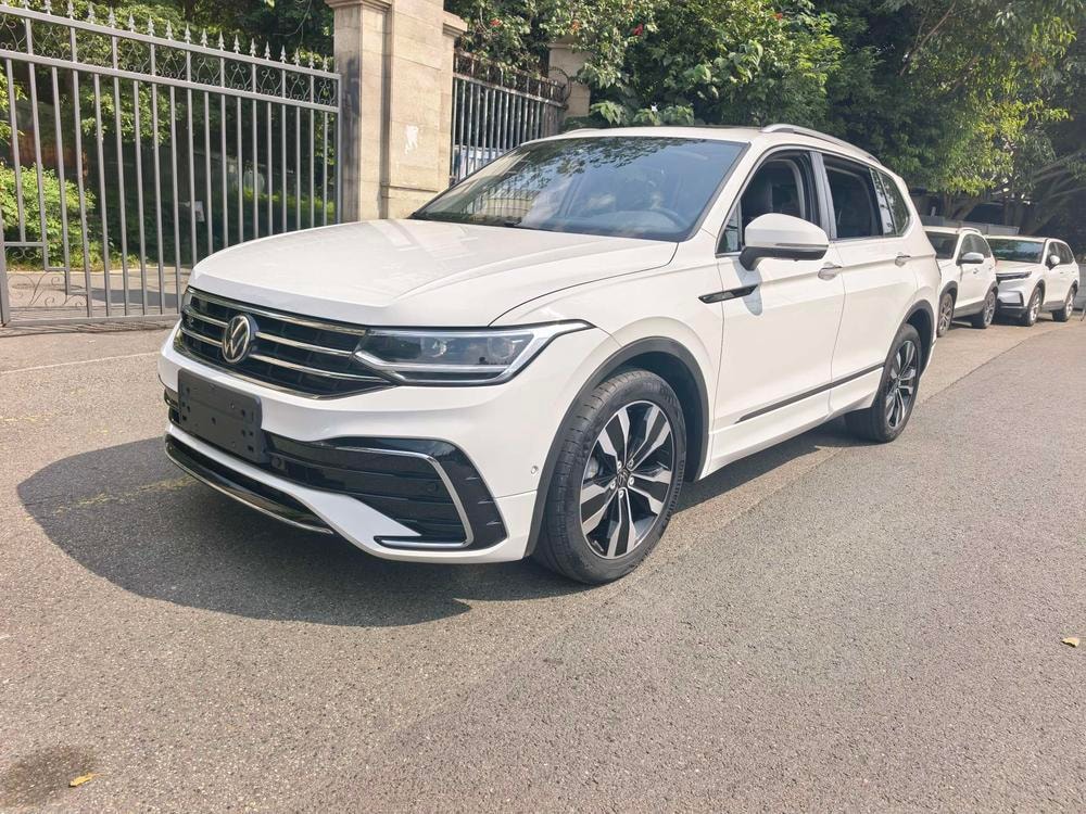 Volkswagen Tiguan L 2022 — фото автомобиля