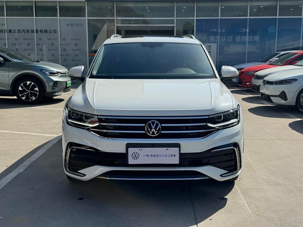 Volkswagen Tiguan L 2024 — фото автомобиля