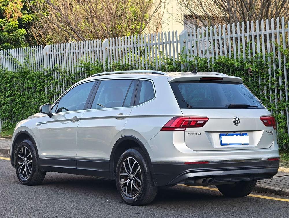 Volkswagen Tiguan L 2017 — фото автомобиля