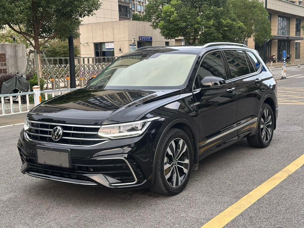 Volkswagen Tiguan L 2024 — фото автомобиля