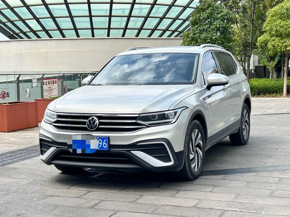 Volkswagen Tiguan L 2021 — фото автомобиля