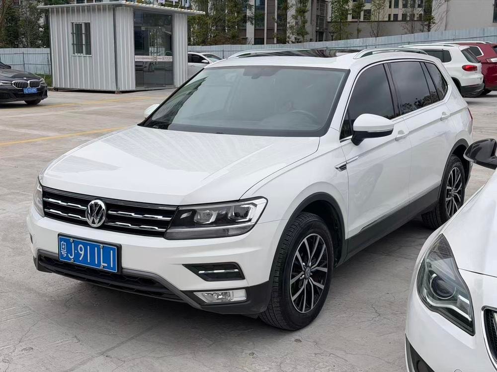 Volkswagen Tiguan L 2018 — фото автомобиля