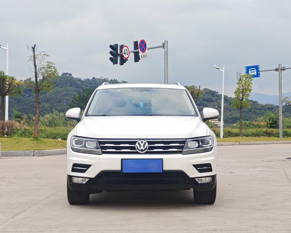 Volkswagen Tiguan L 2019 — фото автомобиля