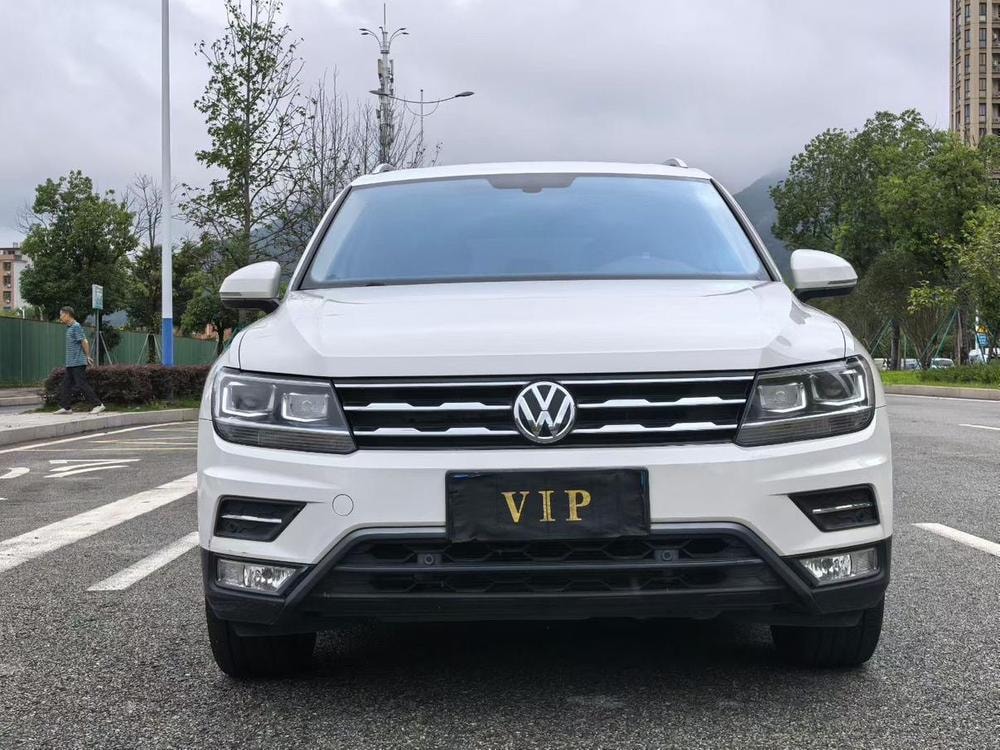 Volkswagen Tiguan L 2019 — фото автомобиля 1