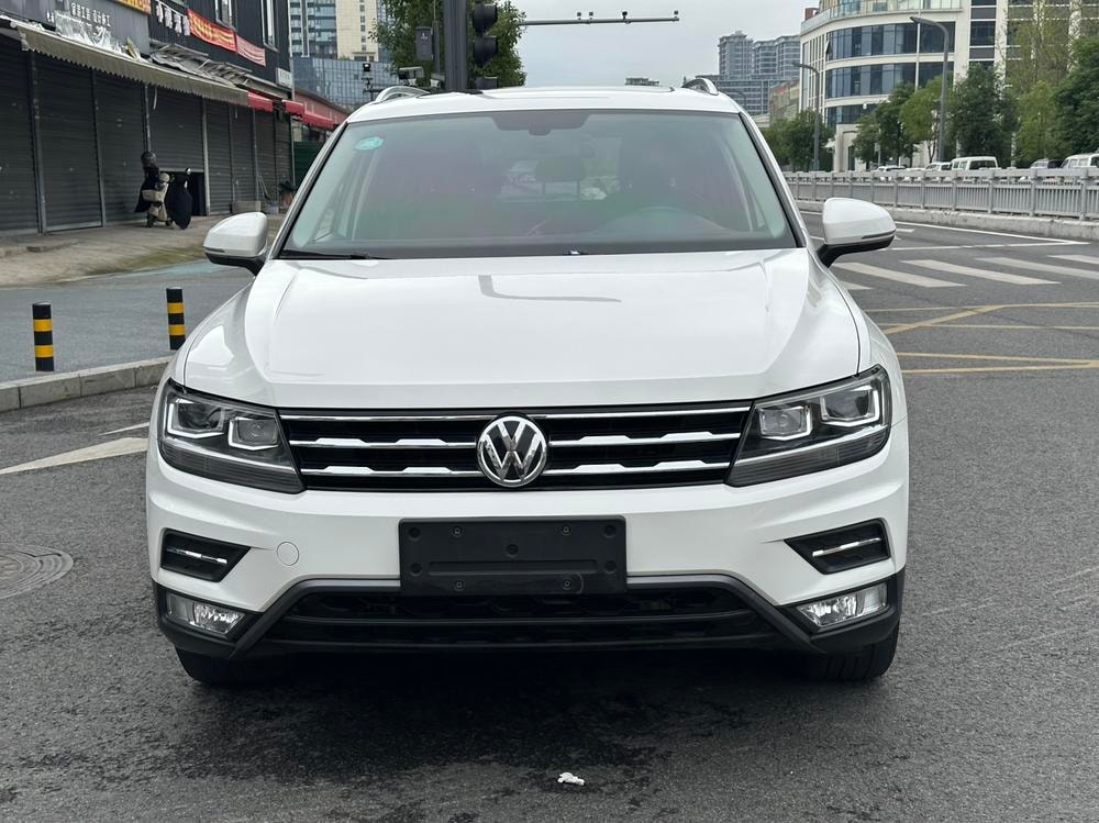 Volkswagen Tiguan L 2019 — фото автомобиля