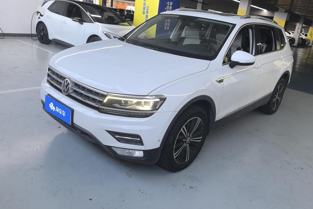 Volkswagen Tiguan L 2017 — фото автомобиля