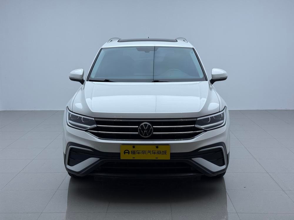 Volkswagen Tiguan L 2022 — фото автомобиля 1