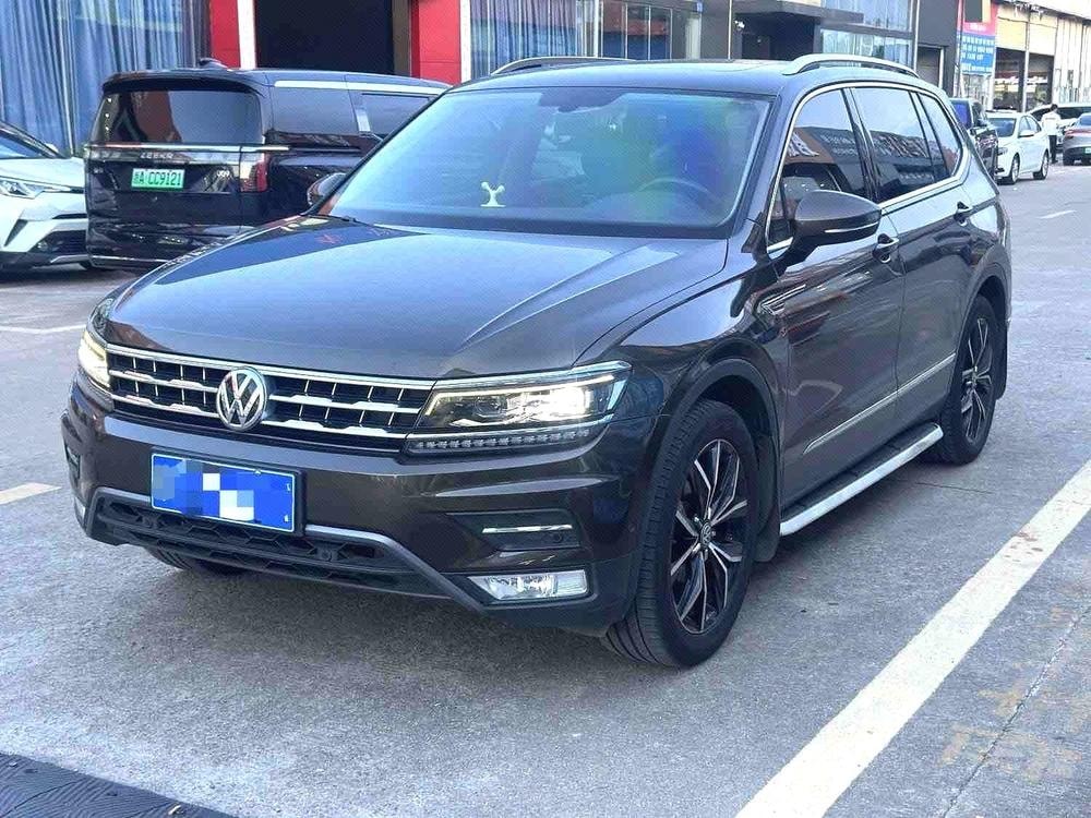 Volkswagen Tiguan L 2017 — фото автомобиля