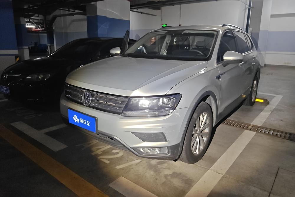 Volkswagen Tiguan L 2017 — фото автомобиля