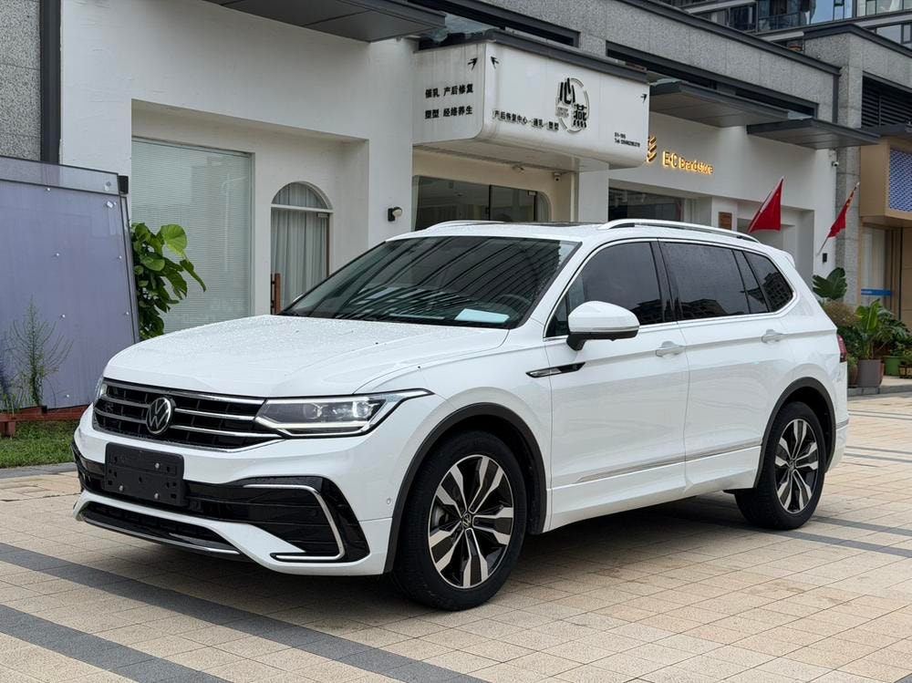 Volkswagen Tiguan L 2024 — фото автомобиля