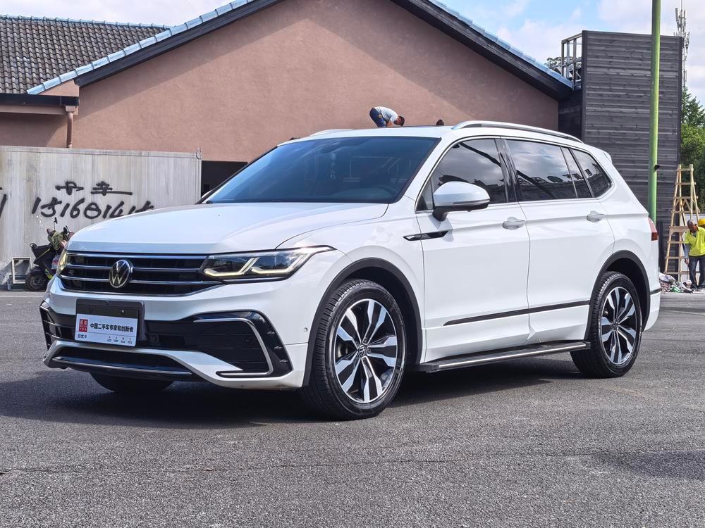Volkswagen Tiguan L 2023 — фото автомобиля