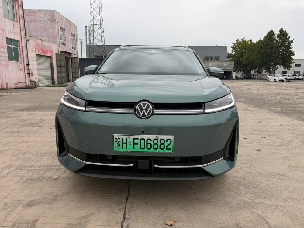 Volkswagen Tiguan L PHEV 2026 — фото автомобиля