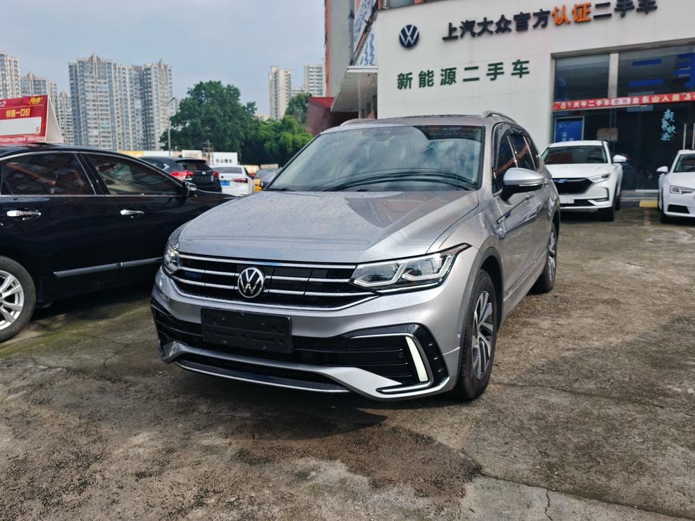 Volkswagen Tiguan L PHEV 2022 — фото автомобиля