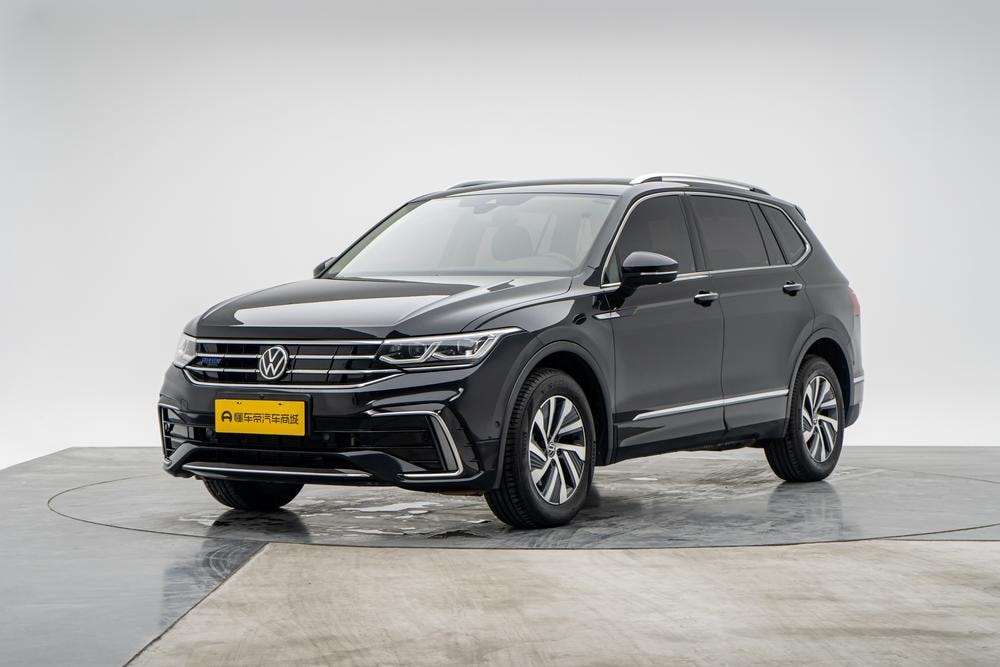 Volkswagen Tiguan L PHEV 2023 — фото автомобиля