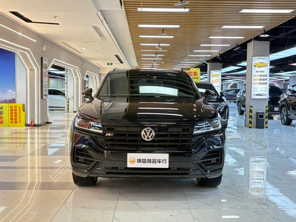 Volkswagen Touareg 2019 — фото автомобиля
