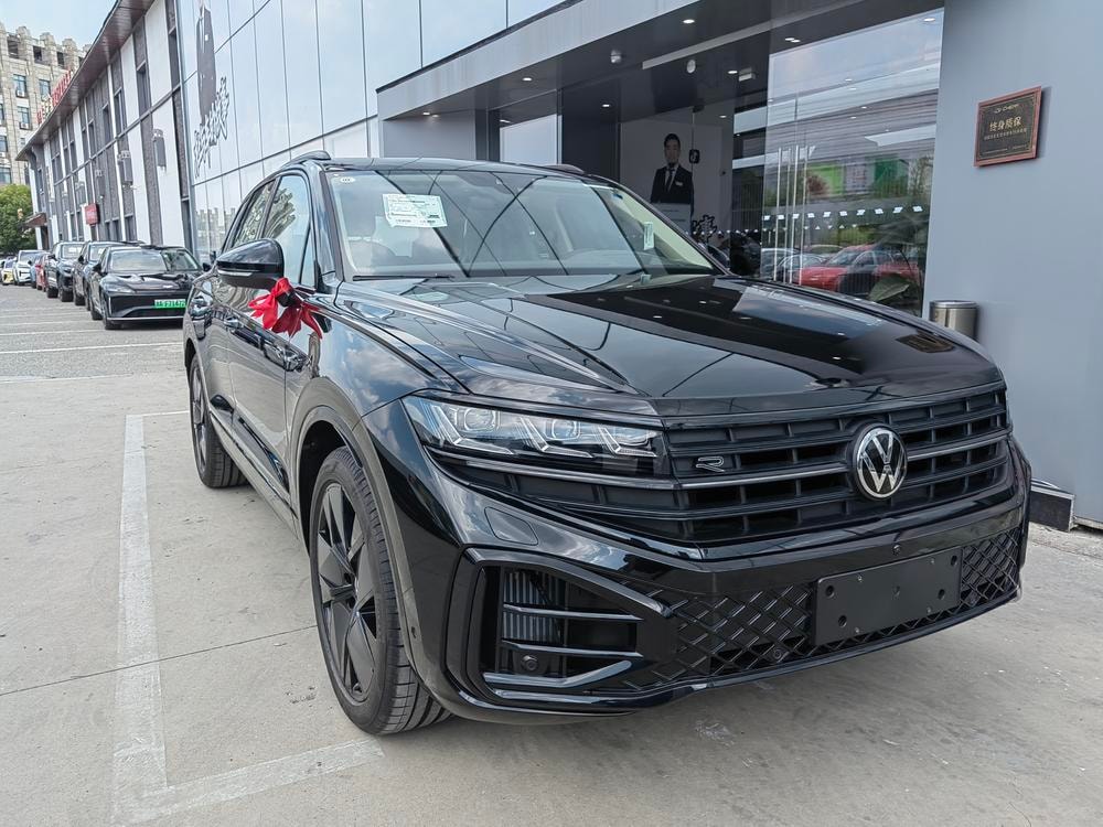 Volkswagen Touareg 2026 — фото автомобиля