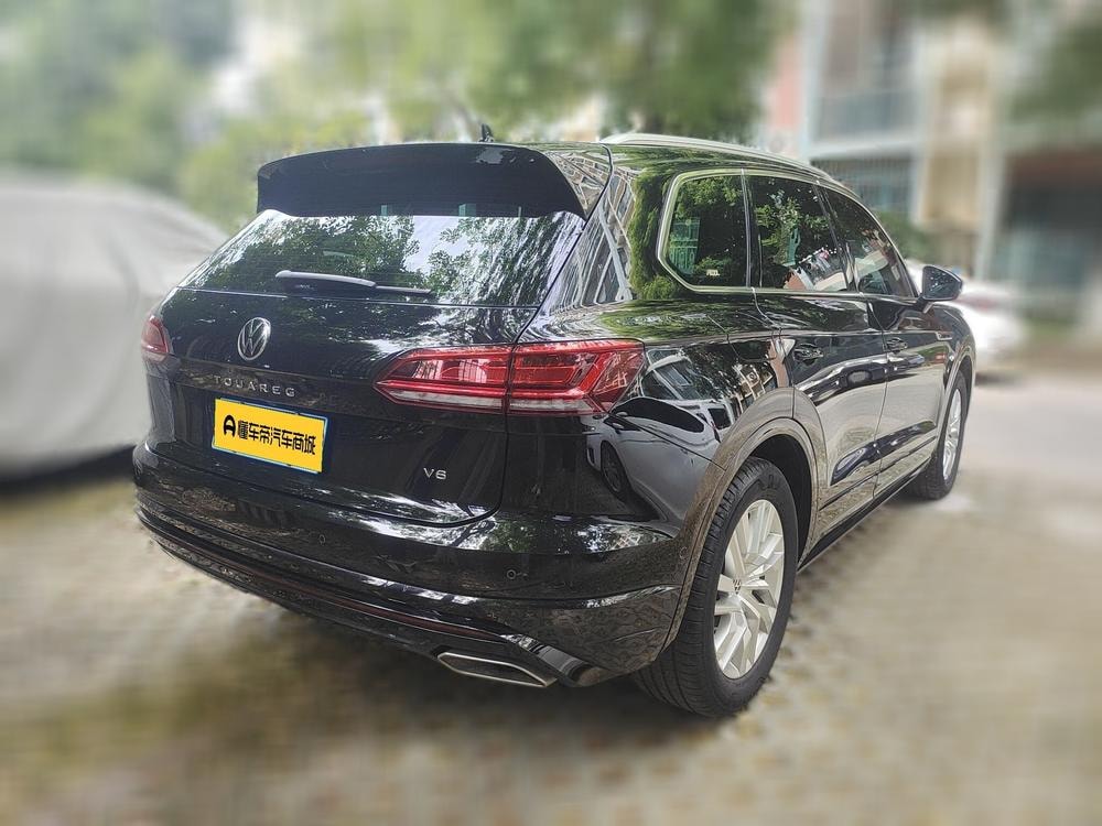 Volkswagen Touareg 2022 — фото автомобиля